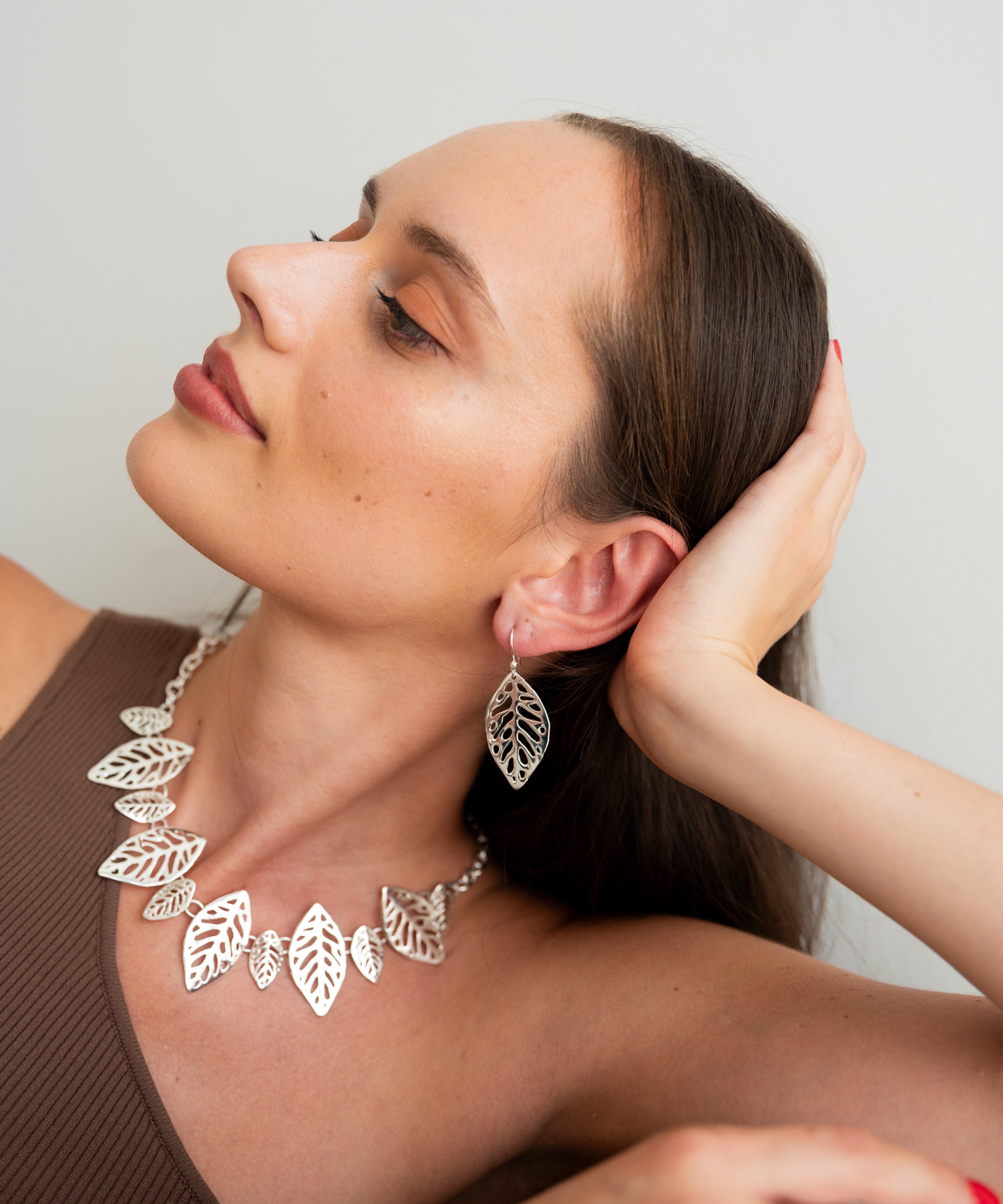 rebecca wearing Andea's leaf jewellery set